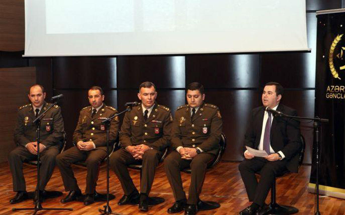 В Международном центре мугама прошла встреча с офицерами, принимавшими участие в апрельских боях (ФОТО)