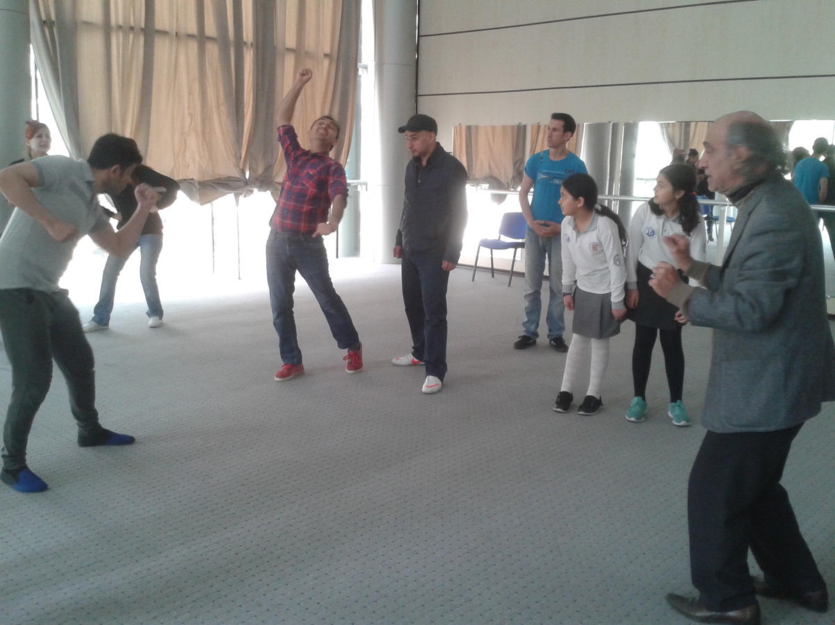 Бакинские школьники участвуют в постановке ТЮЗа (ФОТО)
