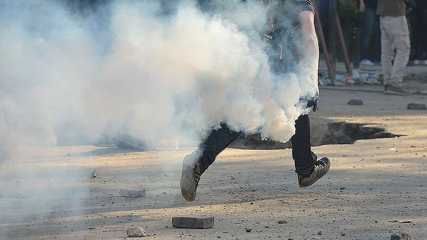 Selanik'te Türk Konsolosluğu önündeki polislere molotoflu saldırı