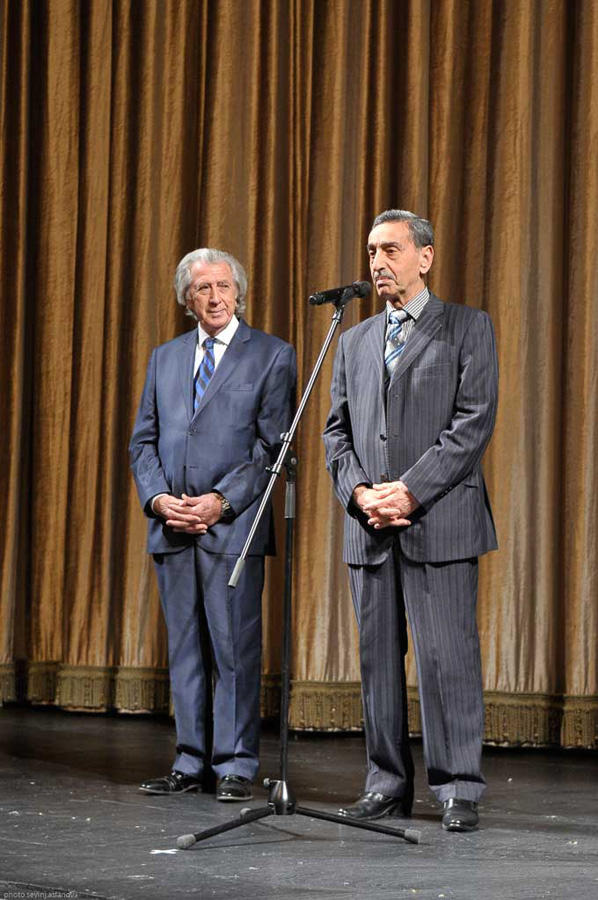 В Аздраме представлен спектакль, посвященный юбилею Гасана Аблуча (ФОТО)
