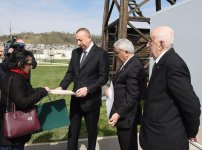 Президент Ильхам Алиев ознакомился с состоянием после реконструкции первой в мире пробуренной промышленным способом скважины на месторождении "Бибиэйбат" (ФОТО)
