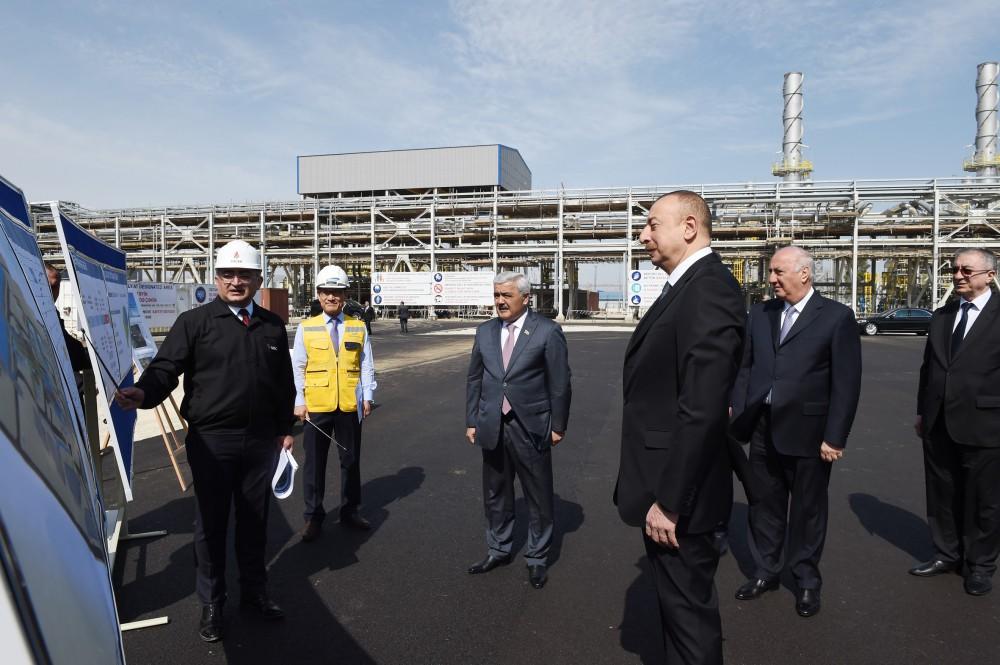Президент Ильхам Алиев ознакомился с ходом работ по строительству карбамидного завода в Сумгайыте (ФОТО)