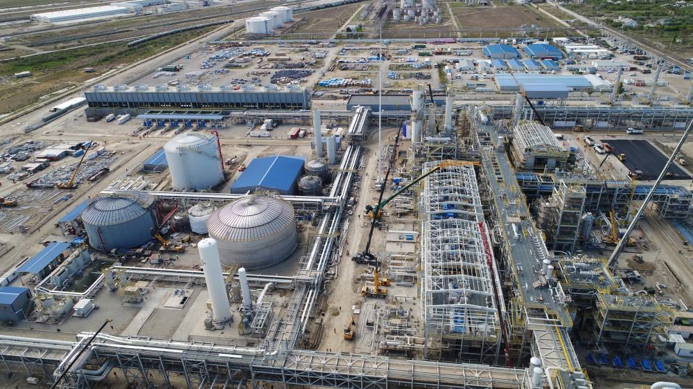 Ilham Aliyev views construction at carbamide plant in Sumgayit (PHOTO)