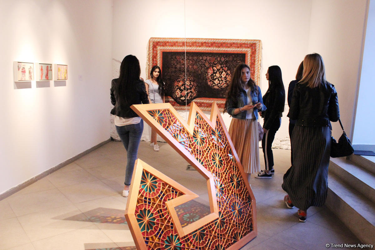 В Yay Gallery открылась выставка "1001 Ночь": традиции и ценности культуры исламского мира (ФОТО)