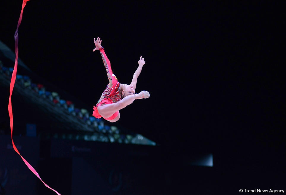 Bədii gimnastika üzrə Dünya Kuboku yarışlarında ən yaxşı məqamlar - ikinci gün (FOTO)
