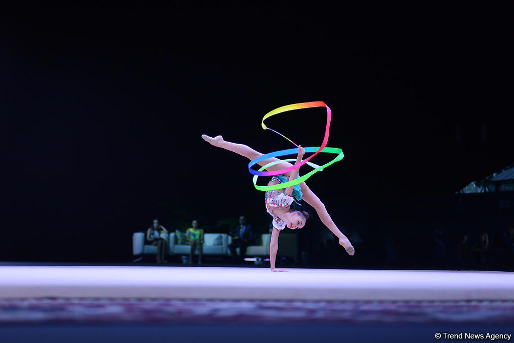 Arina Averina bədii gimnastika üzrə Dünya Kubokunda çoxnövçülükdə qızıl medal qazanıb (FOTO)
