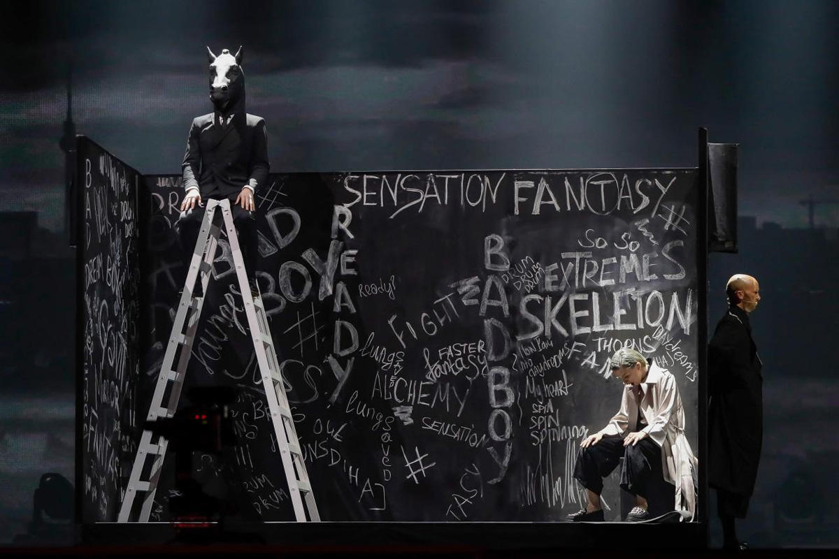 Голова лошади и лестница: необычный номер Dihaj для "Евровидения"  (ФОТО, ВИДЕО)