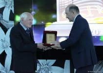 В Баку состоялась торжественная церемония вручения премии "Золотое слово" (ФОТО)