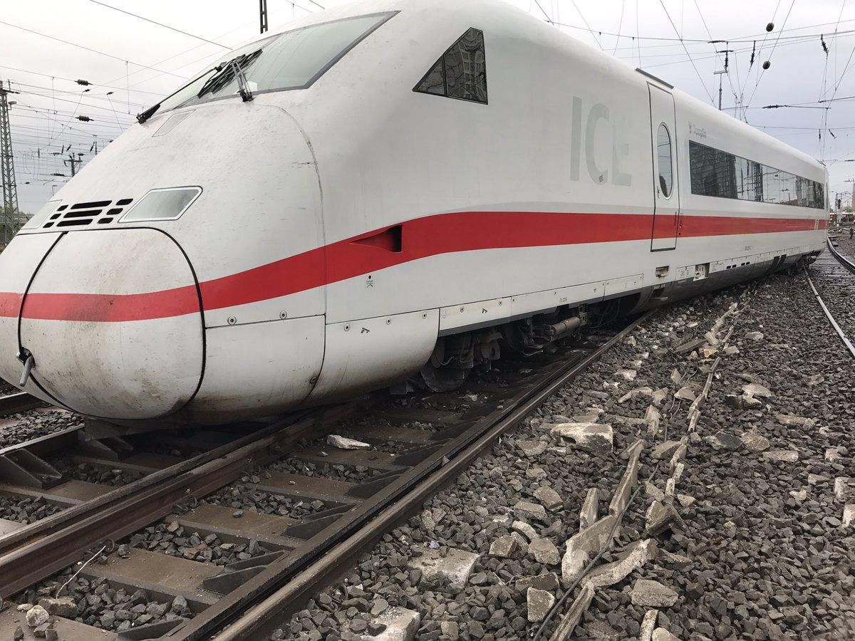 В Дортмунде поезд сошел с рельсов