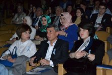 В Баку впервые прошел необычный концерт детей с аутизмом "Зажги синим" (ФОТО)