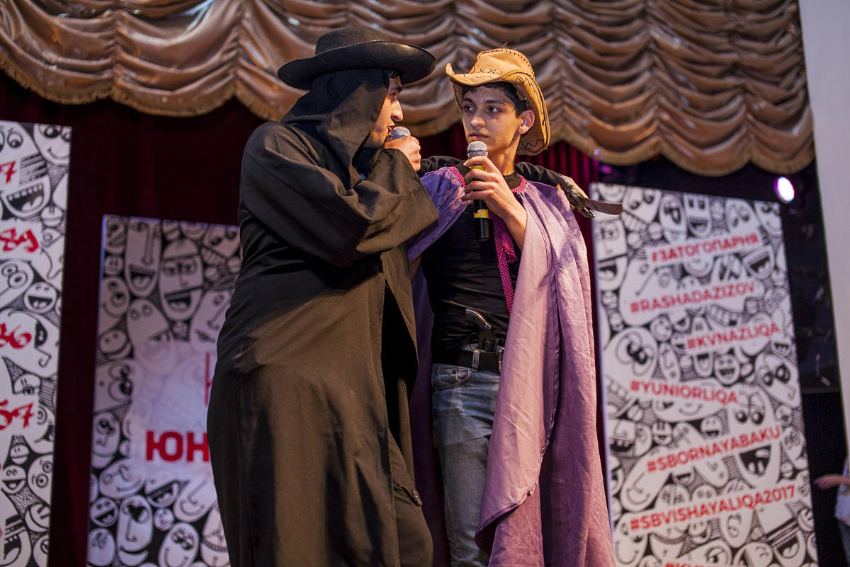 Задорный смех и юмор на бакинской сцене: почетный гость – супруга Анара Мамедханова  (ФОТО) - Gallery Image