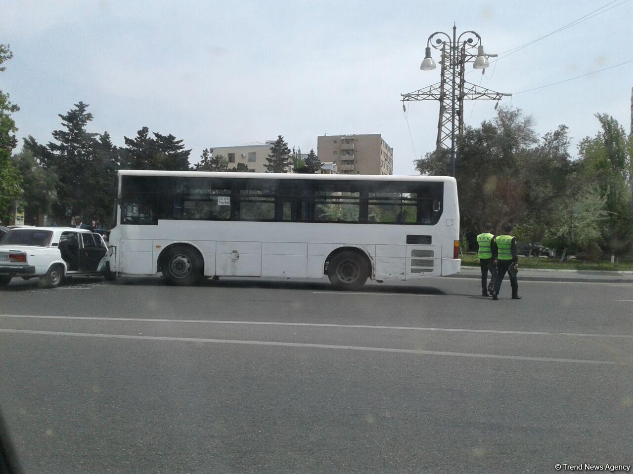 Bakıda avtobusla VAZ toqquşub (FOTO)