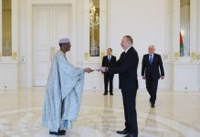 Президент Ильхам Алиев принял верительные грамоты новоназначенного посла Мали (ФОТО) - Gallery Thumbnail