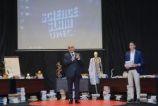 UNEC-in tələbə tədqiqatçıları ilk dəfə Beynəlxalq “Science Slam” elm müsabiqəsində (FOTO)