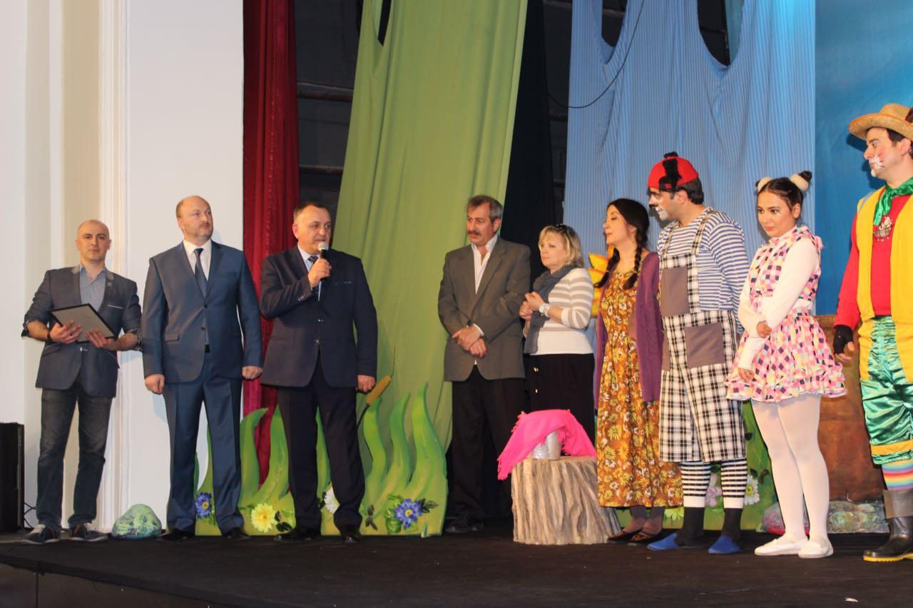 Дипломы и овации: азербайджанские актеры вернулись с гастролей (ФОТО) - Gallery Image
