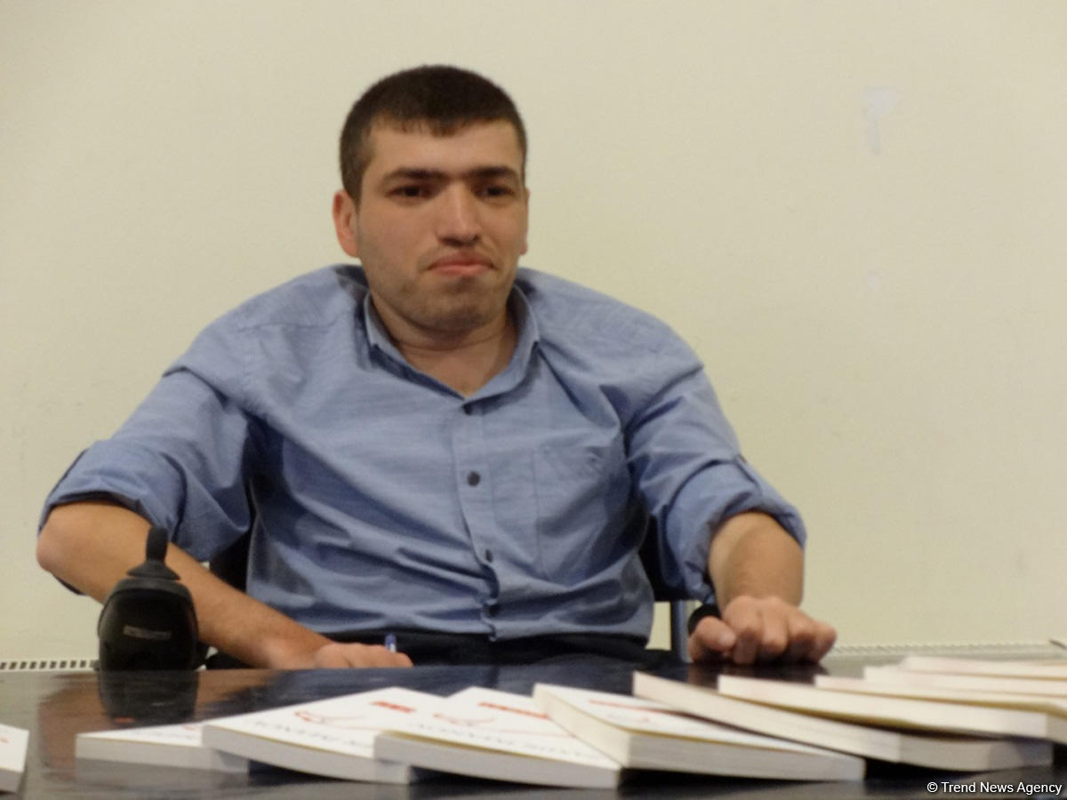 Писатель-инвалид Самир Иманов призывает "Гордиться собой" (ФОТО)