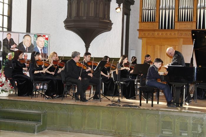 В Баку прошел вечер классической музыки памяти общенационального лидера Гейдара Алиева (ФОТО)