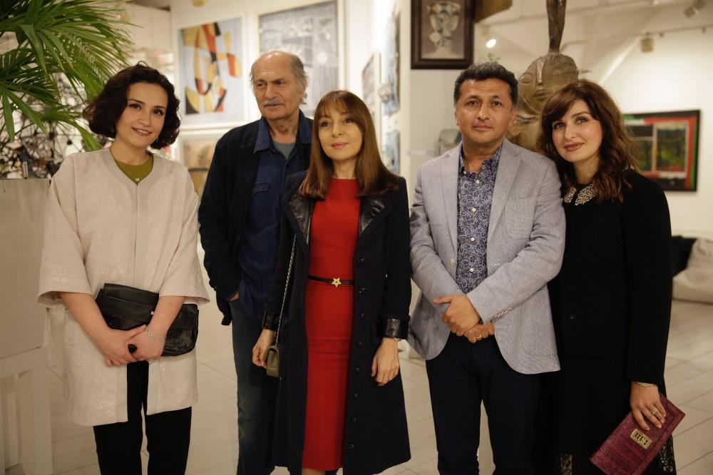 В Баку открылась выставка Вугара Мурадова "Сходства", посвященная ковровому искусству (ФОТО)