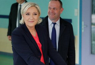 Ле Пен поздравила Макрона с победой на президентских выборах