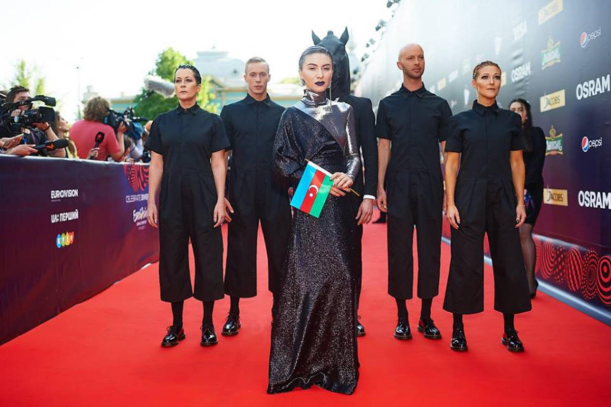 Диана Гаджиева на исторической красной дорожке "Евровидения" (ФОТО)