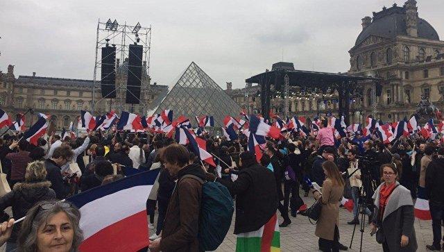 Parisdə Makronun çıxışını dinləməyə 40 min nəfər toplaşıb