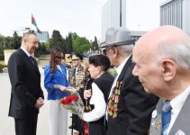 Azerbaijani president, first lady attend ceremony to mark Victory Day in Baku (PHOTO)