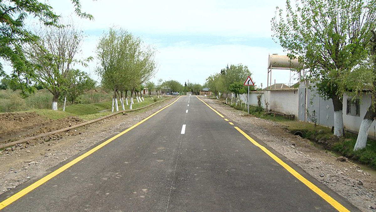Biləsuvarın Əliabad kəndinin yolu yenidən qurulub (VİDEO/FOTO)