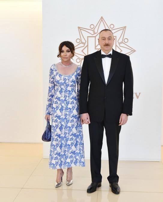 Президент Ильхам Алиев и его супруга приняли участие в торжественной церемонии, посвященной 94-й годовщине со дня рождения общенационального лидера и 13-летию деятельности Фонда Гейдара Алиева (ФОТО) - Gallery Image
