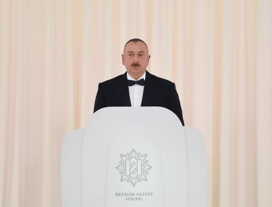 Президент Ильхам Алиев и его супруга приняли участие в торжественной церемонии, посвященной 94-й годовщине со дня рождения общенационального лидера и 13-летию деятельности Фонда Гейдара Алиева (ФОТО) - Gallery Image