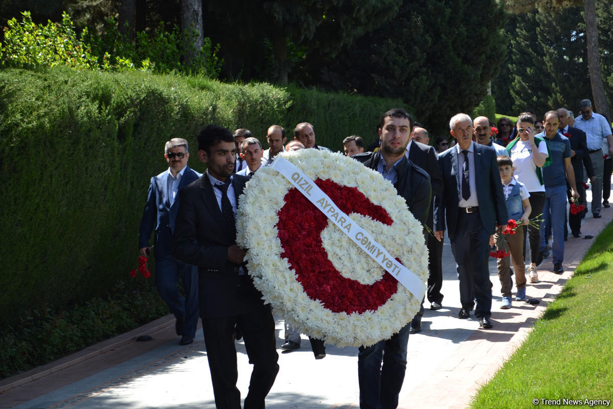 Общественность Азербайджана отмечает 94-ю годовщину со дня рождения общенационального лидера Гейдара Алиева (ФОТО) - Gallery Image