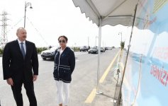Президент Ильхам Алиев и Первая леди Мехрибан Алиева  приняли участие в открытии после реконструкции улицы в Пираллахи (ФОТО) - Gallery Thumbnail