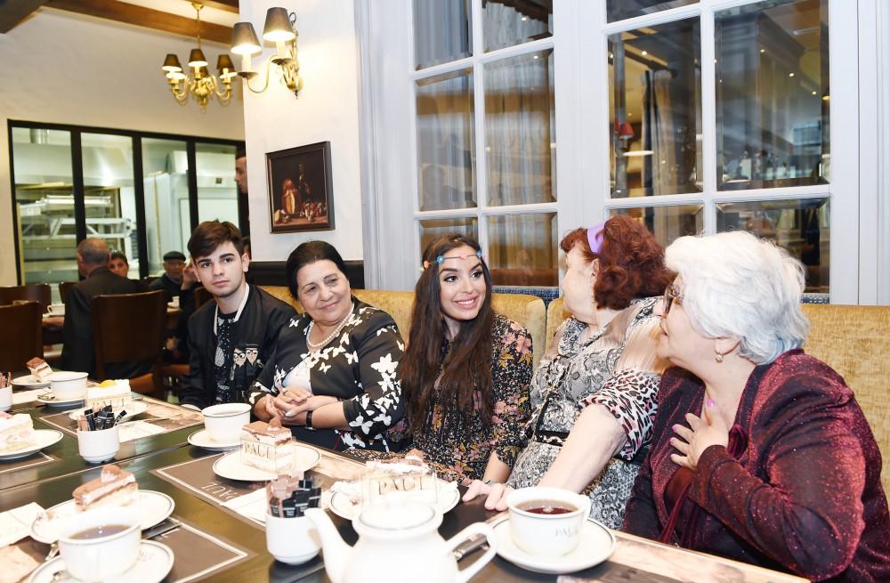 Вице-президент Фонда Гейдара Алиева Лейла Алиева встретилась с жителями пансионата для инвалидов войны и труда (ФОТО) - Gallery Image