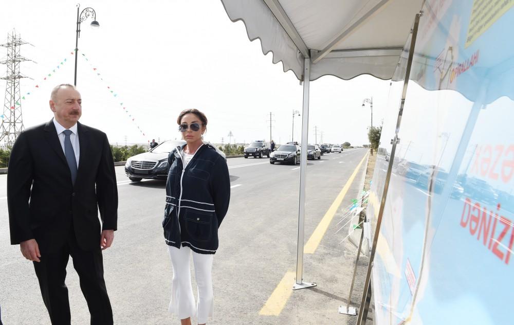 Президент Ильхам Алиев и Первая леди Мехрибан Алиева  приняли участие в открытии после реконструкции улицы в Пираллахи (ФОТО)