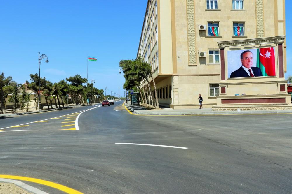 Президент Ильхам Алиев и Первая леди Мехрибан Алиева  приняли участие в открытии после реконструкции улицы в Пираллахи (ФОТО) - Gallery Image