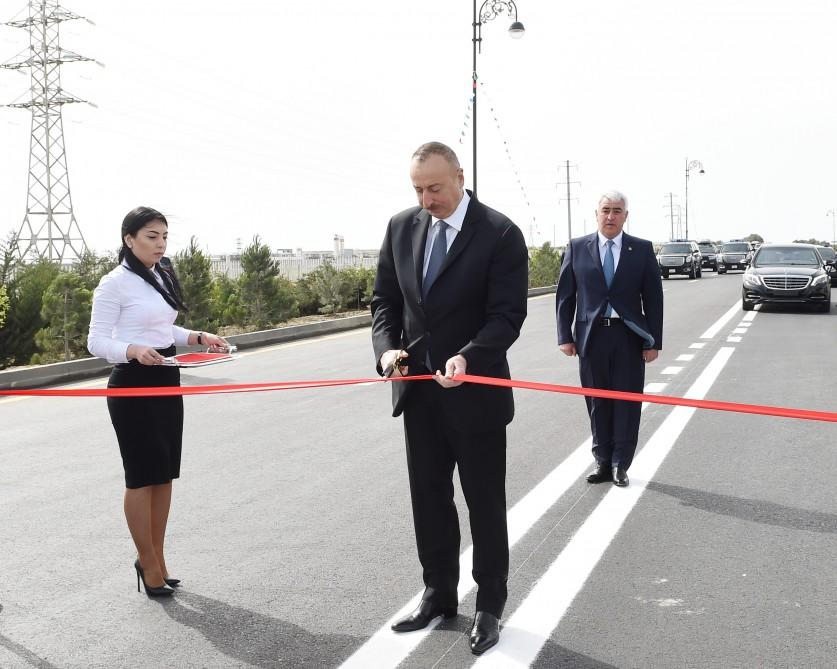 Президент Ильхам Алиев и Первая леди Мехрибан Алиева  приняли участие в открытии после реконструкции улицы в Пираллахи (ФОТО) - Gallery Image