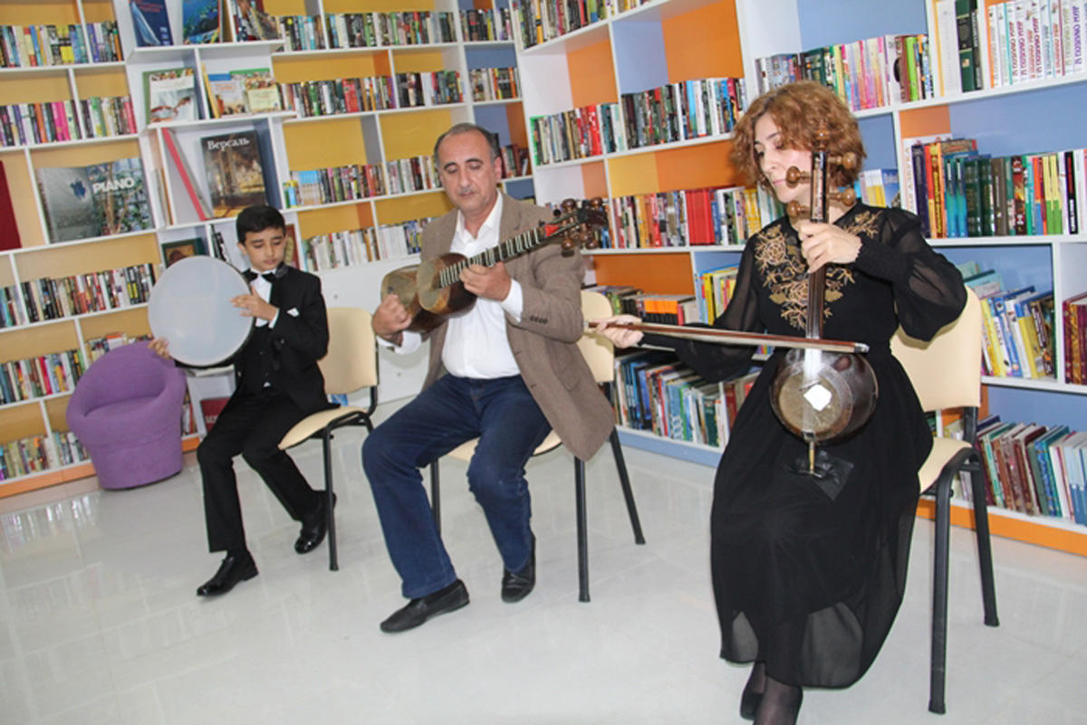 Праздник книги в Баку (ФОТО)