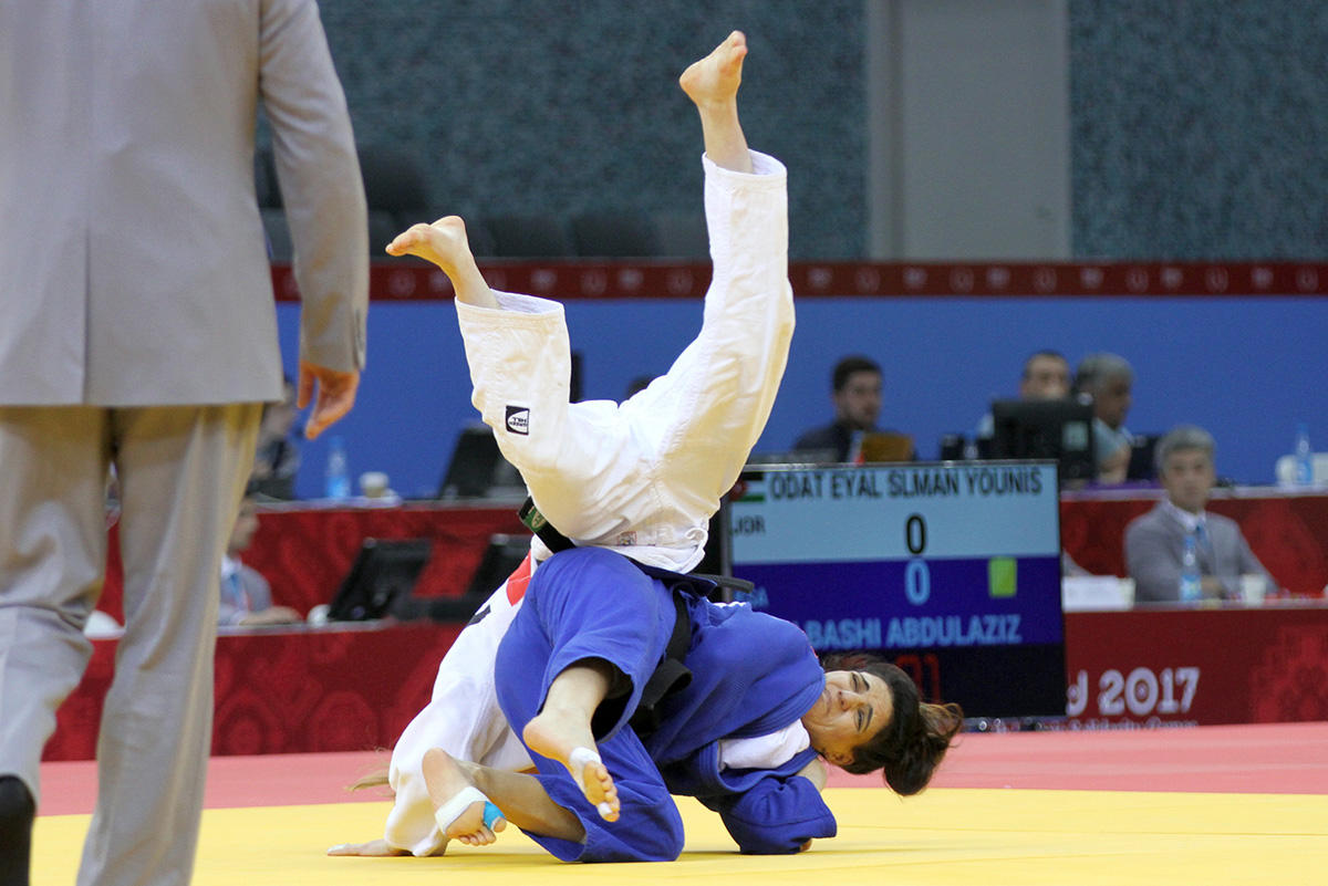 Azerbaijani women's judo team defeats Uzbekistan