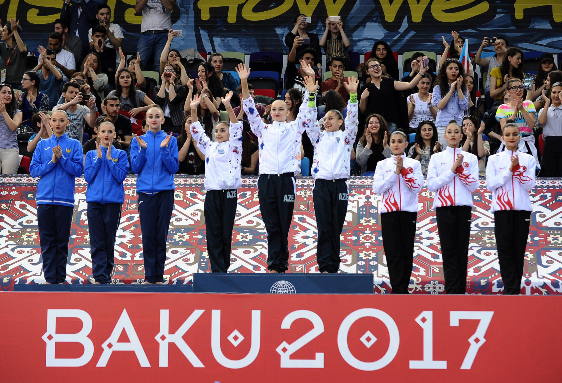 First Vice-President Mehriban Aliyeva awards winners in rhythmic gymnastics at Baku 2017 (PHOTO)