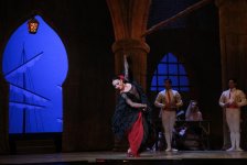 Дебют Аян Эйвазовой в красочном представлении встречен овациями (ФОТО)