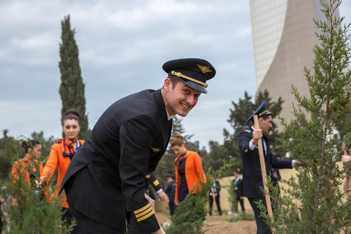 В Международном аэропорту Гейдар Алиев прошла акция по посадке деревьев (ФОТО) - Gallery Image