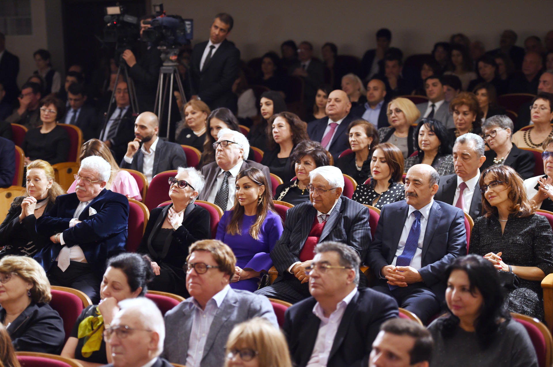 Первый вице-президент Мехрибан Алиева приняла участие в вечере памяти народного писателя, кинодраматурга и режиссера Магсуда Ибрагимбекова (ФОТО)