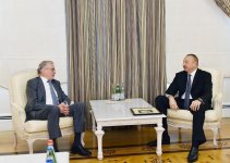 Ilham Aliyev receives former president of Dutch Senate (PHOTO)