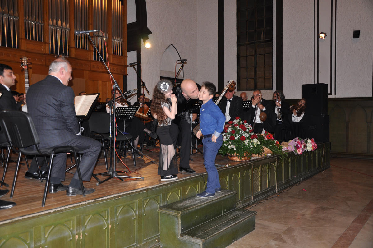Магия тара в органном зале в Баку (ФОТО)