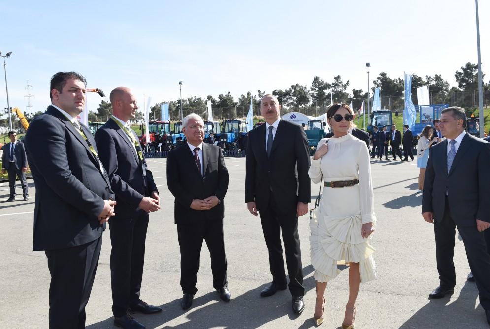 Президент Ильхам Алиев и его супруга ознакомились с XXIII Азербайджанской международной выставкой пищевой промышленности и XI Азербайджанской международной выставкой  сельского хозяйства (ФОТО) (версия 2) - Gallery Image