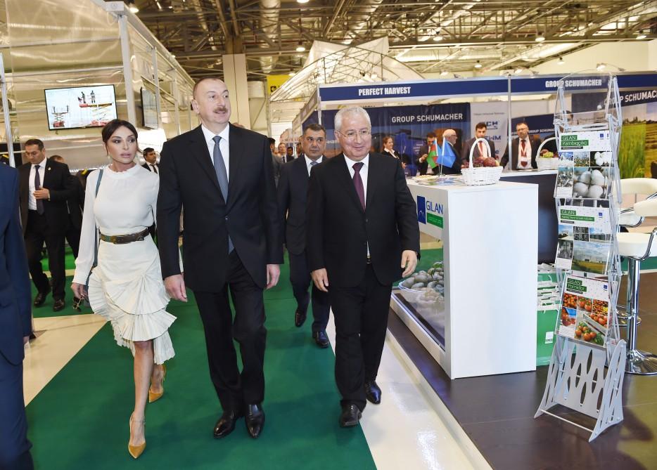Президент Ильхам Алиев и его супруга ознакомились с XXIII Азербайджанской международной выставкой пищевой промышленности и XI Азербайджанской международной выставкой  сельского хозяйства (ФОТО) (версия 2)