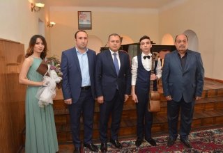 Юный азербайджанский виртуоз на таре провел первый сольный концерт (ФОТО)