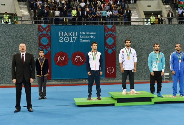Baku 2017: Ilham Aliyev presents medals to Greco-Roman wrestling winners (VIDEO) (PHOTO)