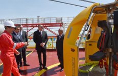 Ilham Aliyev attends opening of drilling rig named after Heydar Aliyev (PHOTO)