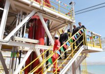 Ilham Aliyev attends opening of drilling rig named after Heydar Aliyev (PHOTO)