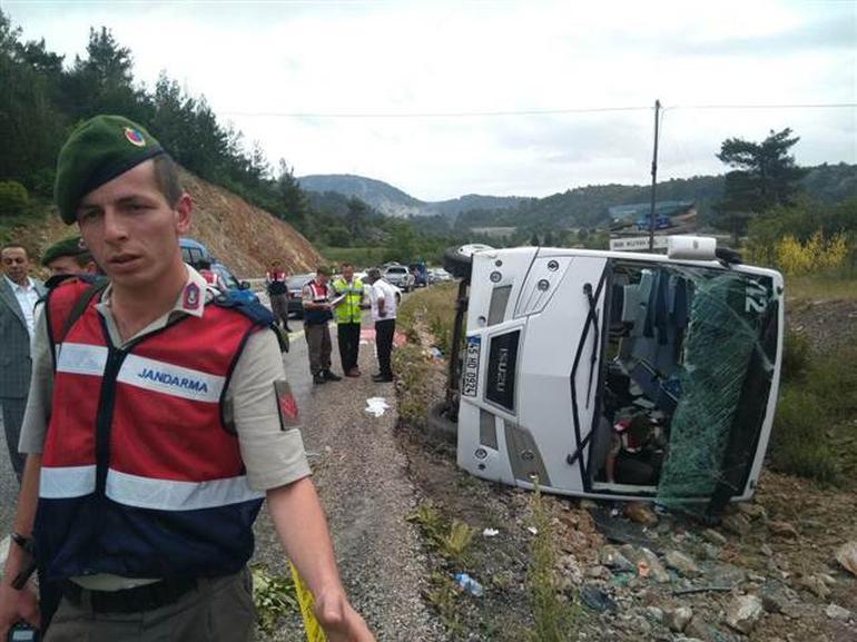 Автобус с российскими туристами перевернулся в Турции, есть пострадавшие (ВИДЕО)